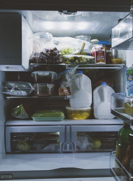 Hvordan renser man et køleskab?